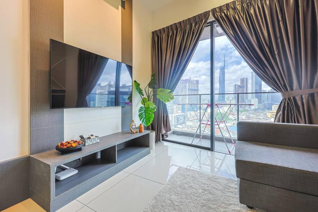 Continew Trx Corner 2-br, 2 Balconies Views * Kuala Lumpur