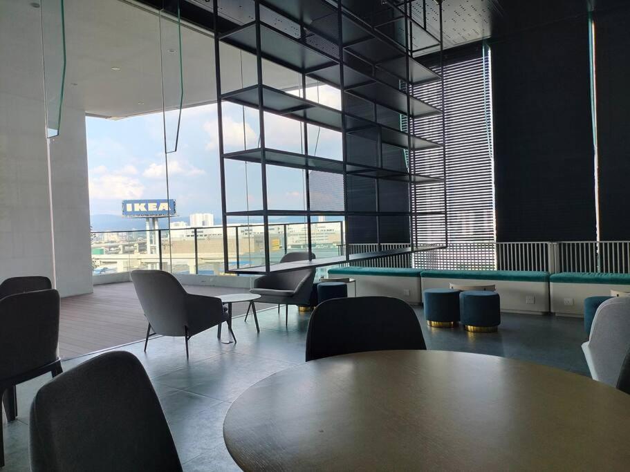 Pangsapuri Continew Trx Corner 2-br, 2 Balconies Views Kuala Lumpur