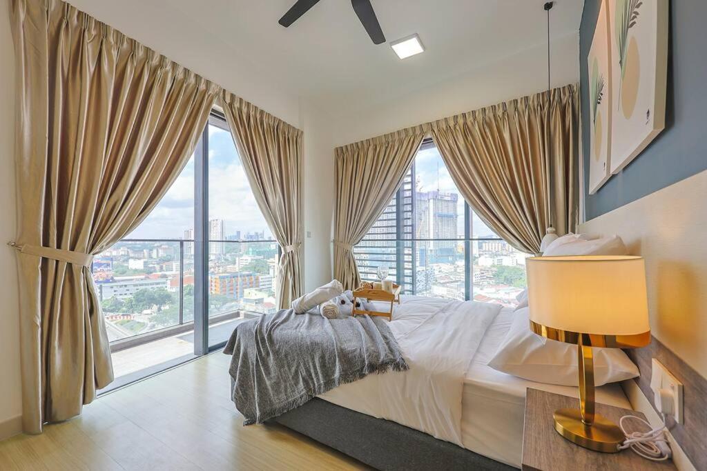 Continew Trx Corner 2-br, 2 Balconies Views Kuala Lumpur