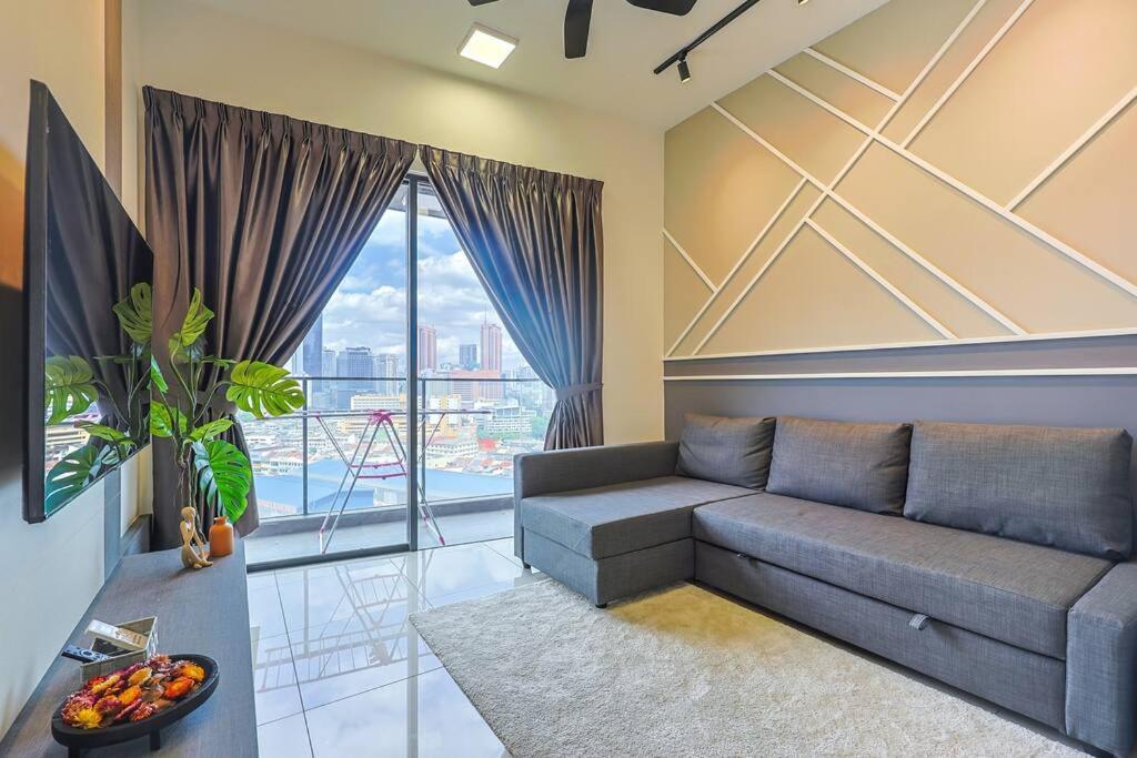 Continew Trx Corner 2-br, 2 Balconies Views * Kuala Lumpur